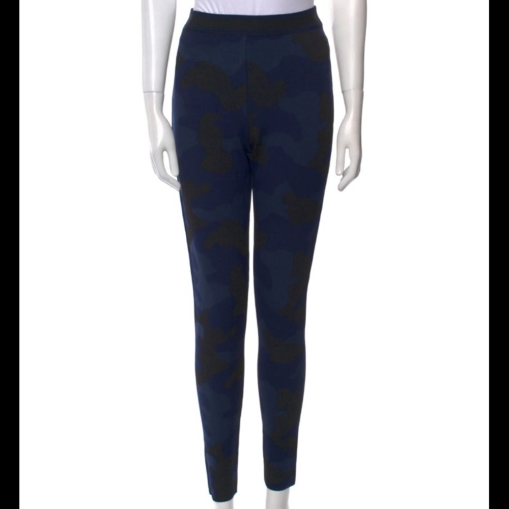 Christian Dior
Printed Skinny Leg Pants
Blue | Size: XS